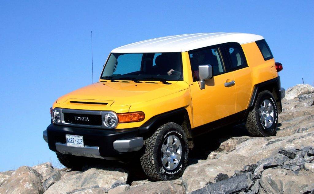 Slate Auto Pickup Truck White Roof Only Wrap buying-a-used-toyota-fj-cruiser_2-1024x632