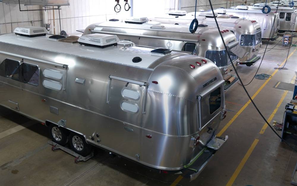 Slate Auto Pickup Truck White Roof Only Wrap Heritage-HowItsMade-TravelTrailers-Header-Mobile