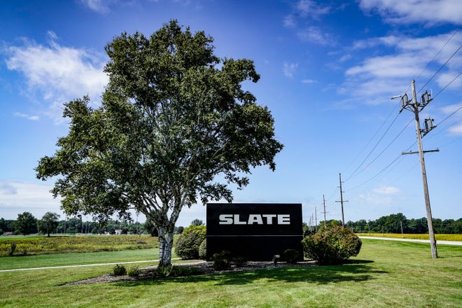 Slate Auto Pickup Truck Photos from inside Slate's production factory! (Sneak peek inside Slate electric pickup truck plant in Warsaw) Photos inside Slate Warsaw factory production construction 37