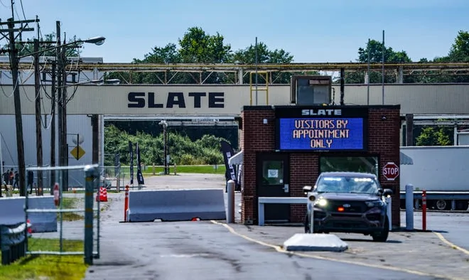 Slate Auto Pickup Truck Photos from inside Slate's production factory! (Sneak peek inside Slate electric pickup truck plant in Warsaw) Photos inside Slate Warsaw factory production construction 40
