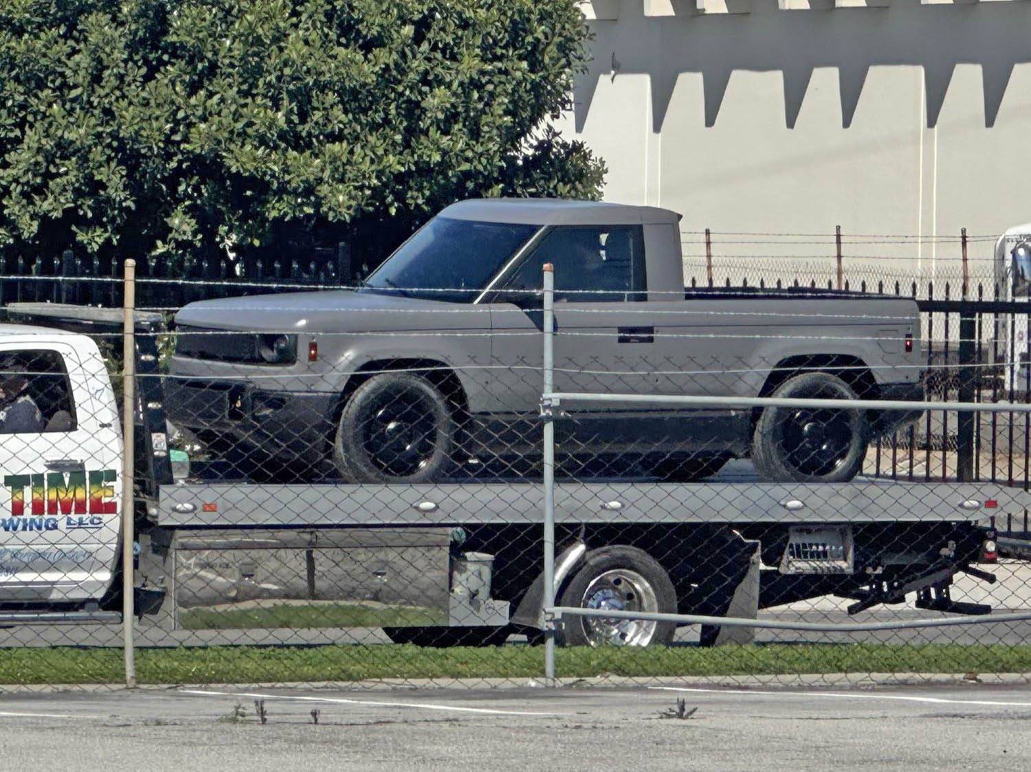 Slate Auto Pickup Truck Slate Pickup Truck concept spotted on flatbed Slate-Auto-pickup-truck-prototype-April-2025