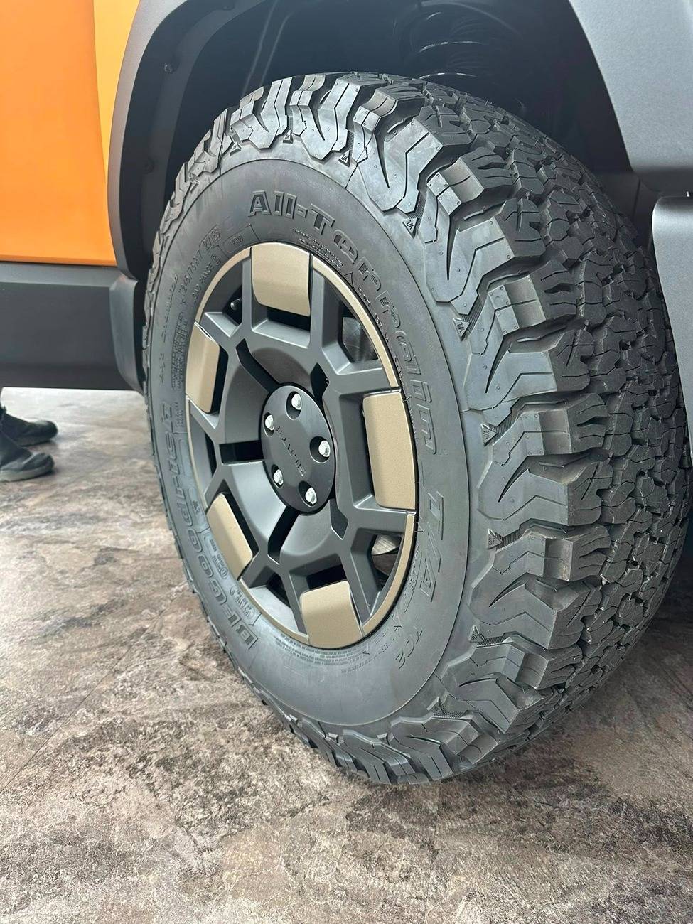 Slate Auto Pickup Truck Orange Slate SUV with 2" lift, BFG All-Terrain AT T/A tires, white roof, roof rack - photos from Cleveland Ohio Slate suv truck 2%22 inch lift with white roof and orange body wrap 2