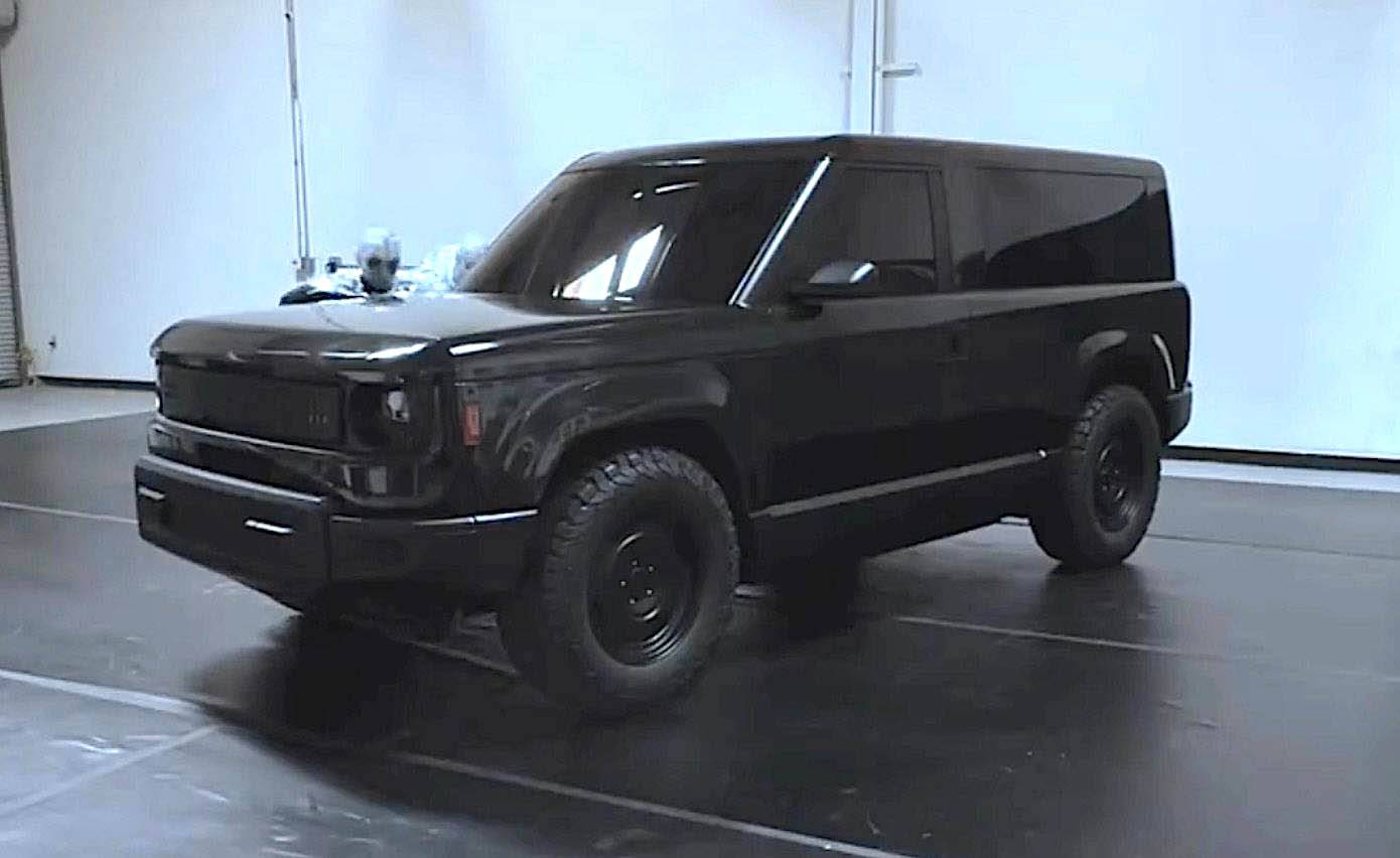 Slate Auto Pickup Truck Slate commercial - Earth to Aliens: It's a truck AND a SUV. slate truck suv gloss black wrap  (1)