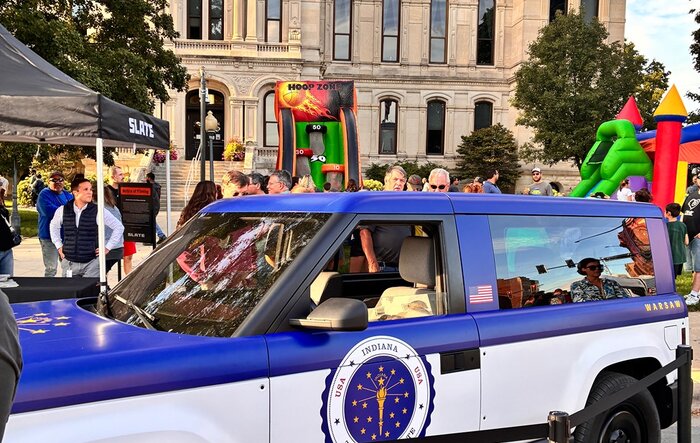 Slate block party in Warsaw today with pictures (pickup + SUV)